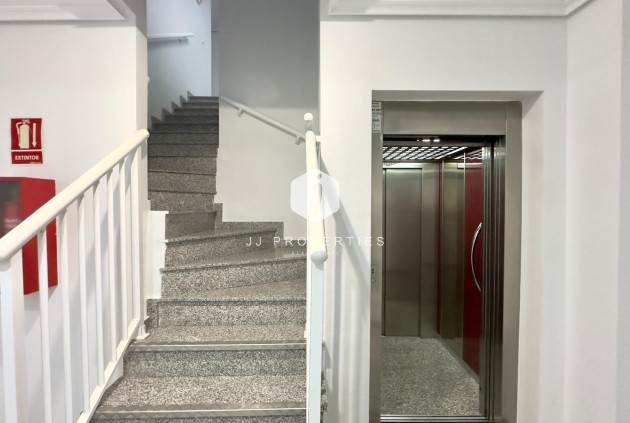 Segunda mano - Apartamento / piso -
Torrevieja