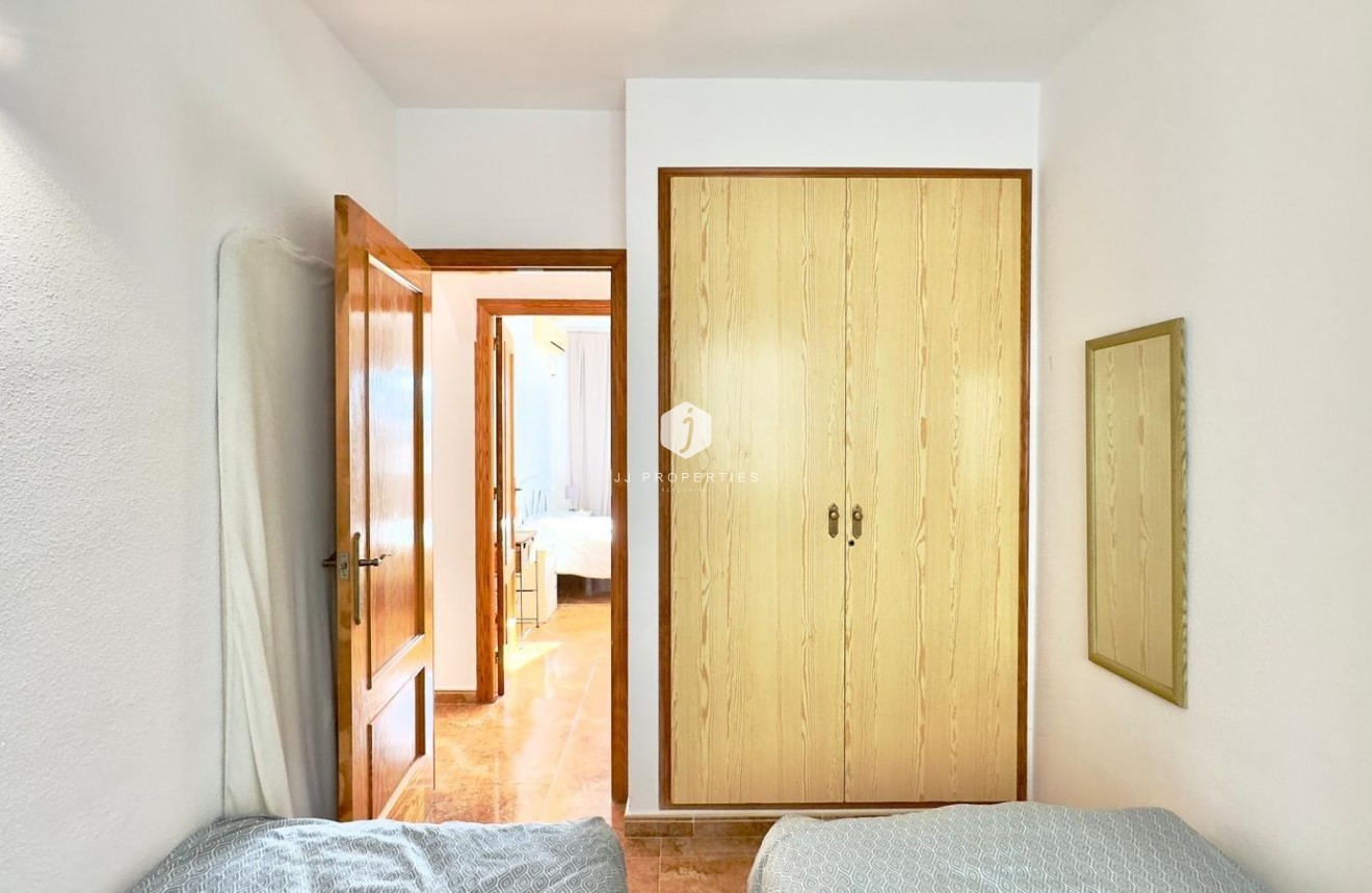 Resale - Apartment / flat -
Torrevieja - Centro