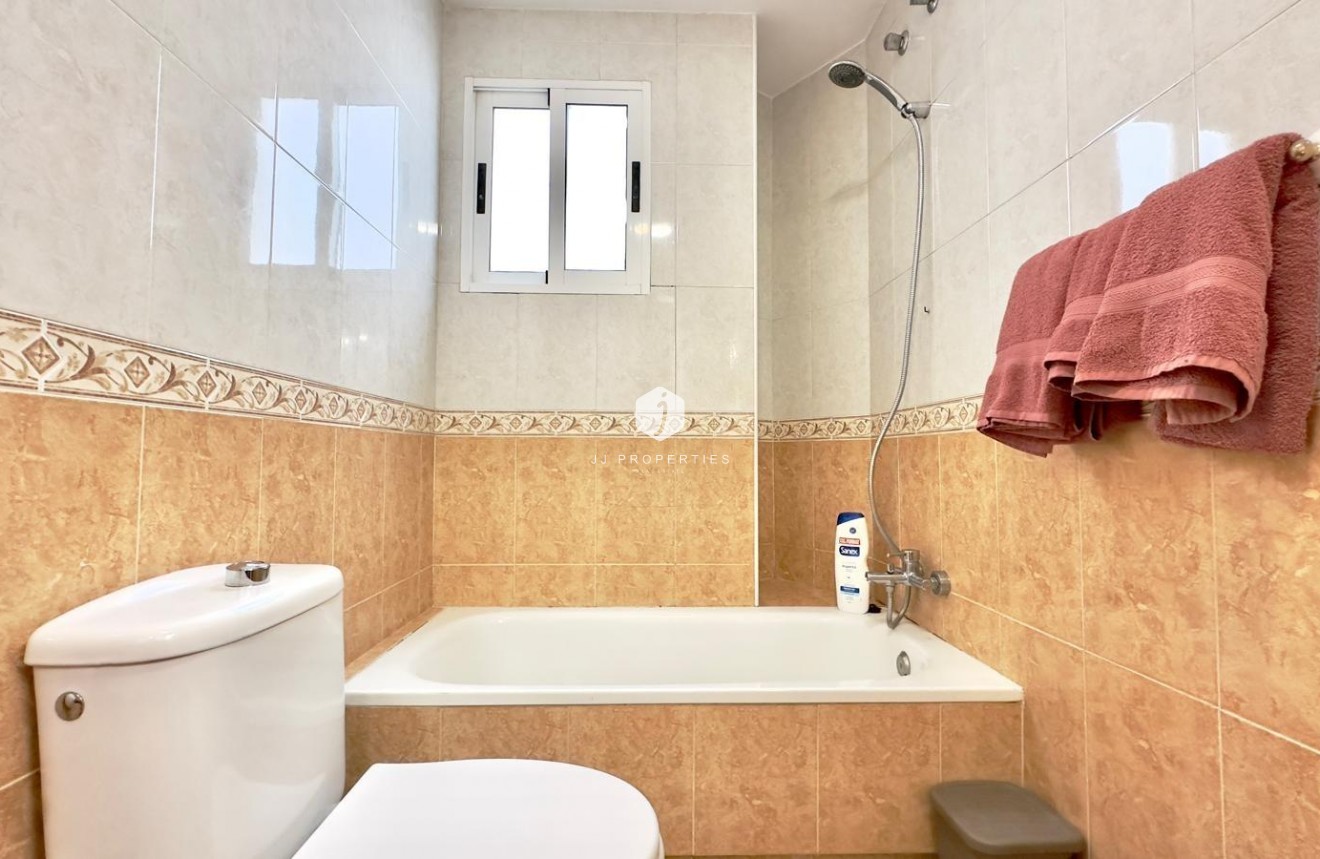 Resale - Apartment / flat -
Torrevieja - Centro