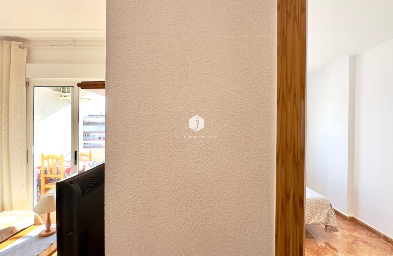 Resale - Apartment / flat -
Torrevieja - Centro