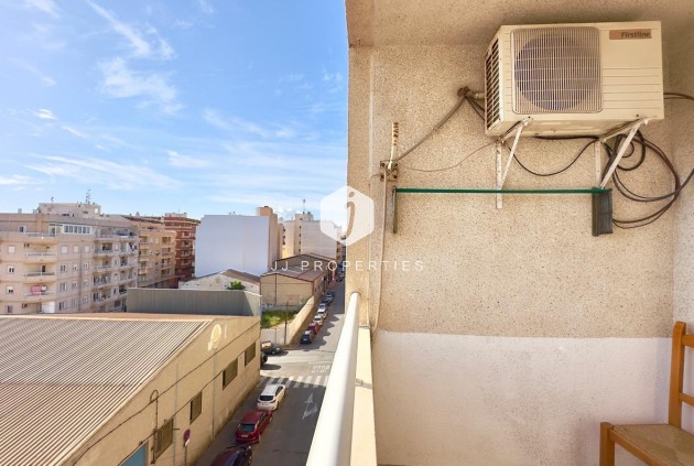 Resale - Apartment / flat -
Torrevieja - Centro