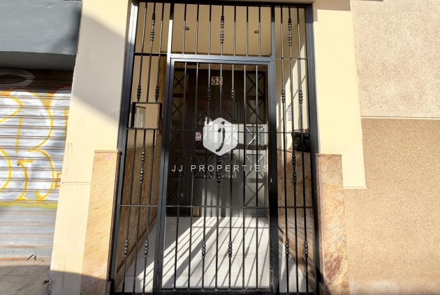 Resale - Apartment / flat -
Torrevieja - Centro