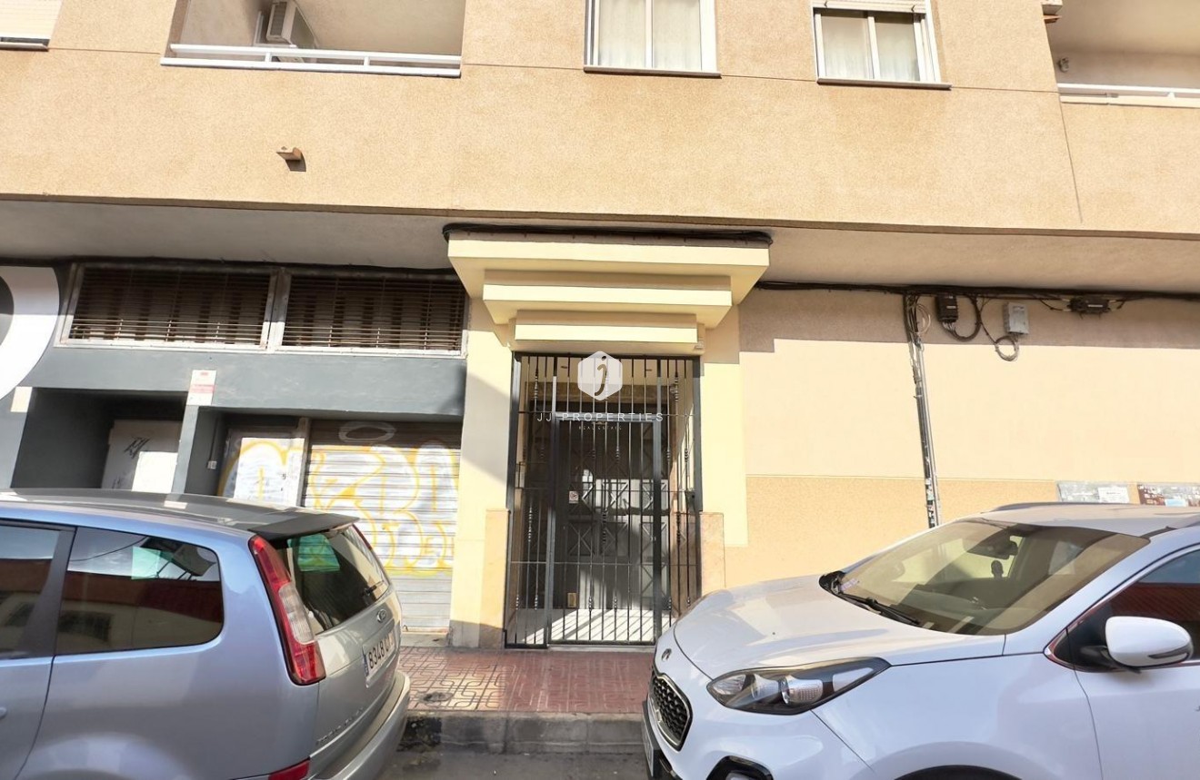 Resale - Apartment / flat -
Torrevieja - Centro