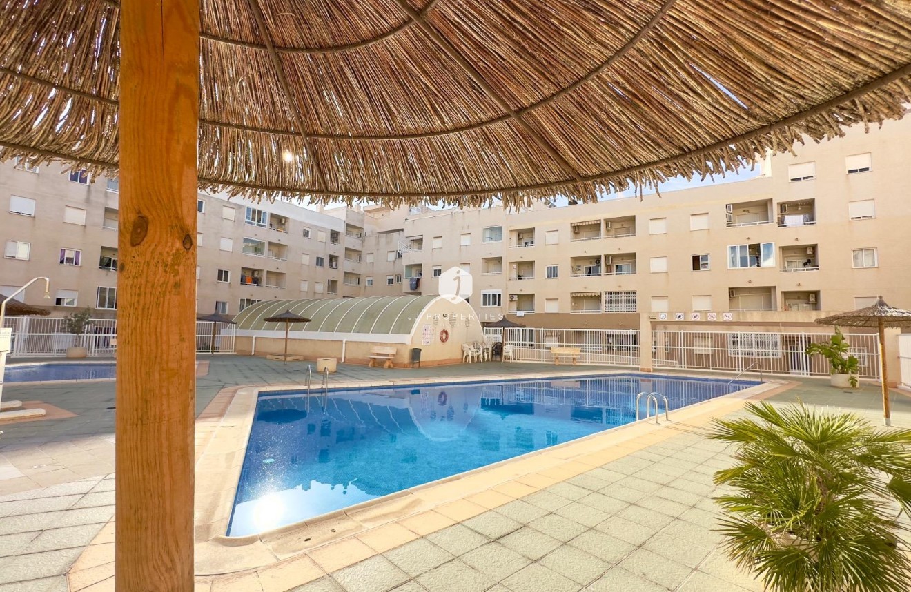 Resale - Apartment / flat -
Torrevieja - Centro