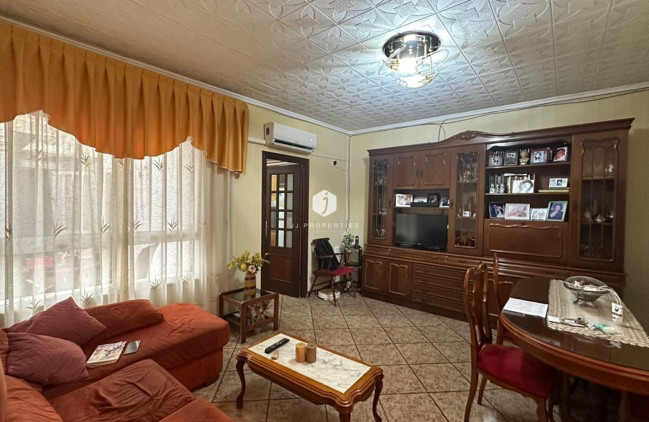 Resale - Apartment / flat -
Torrevieja - Estacion de autobuses