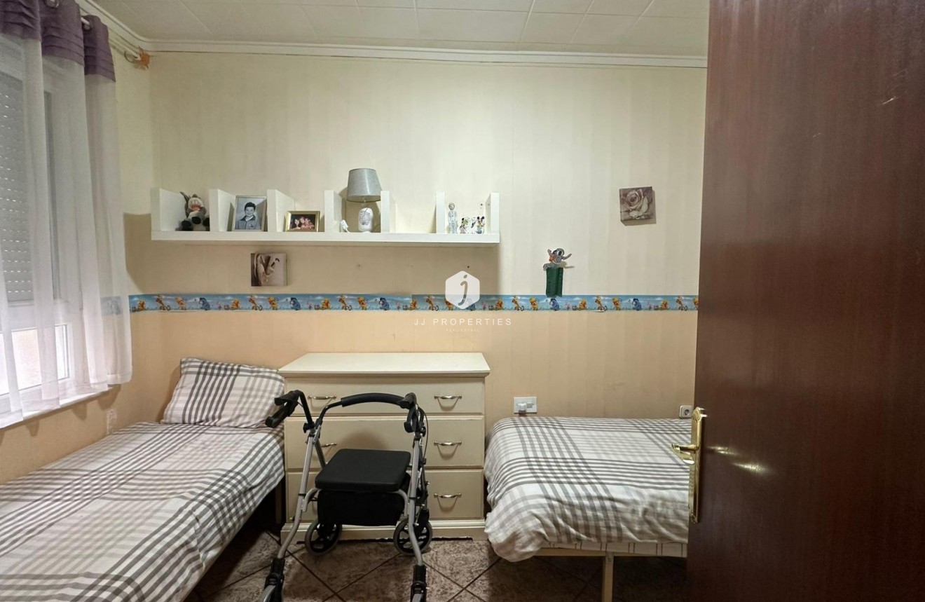 Resale - Apartment / flat -
Torrevieja - Estacion de autobuses