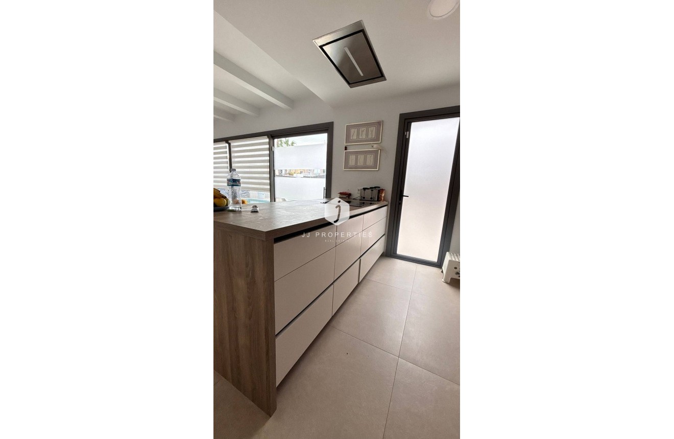 Resale - Villa -
San Miguel de Salinas - Urbanizacion Blue Lagoon