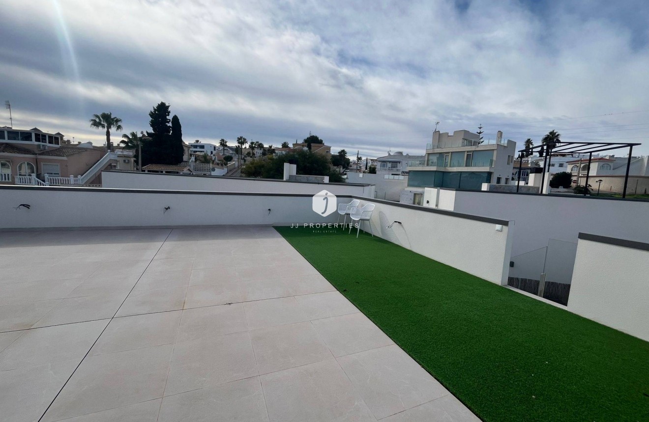 Resale - Villa -
San Miguel de Salinas - Urbanizacion Blue Lagoon