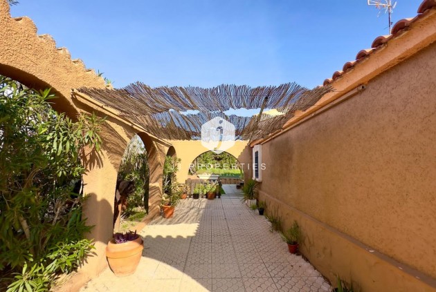 Resale - Villa -
Torrevieja - Torreblanca