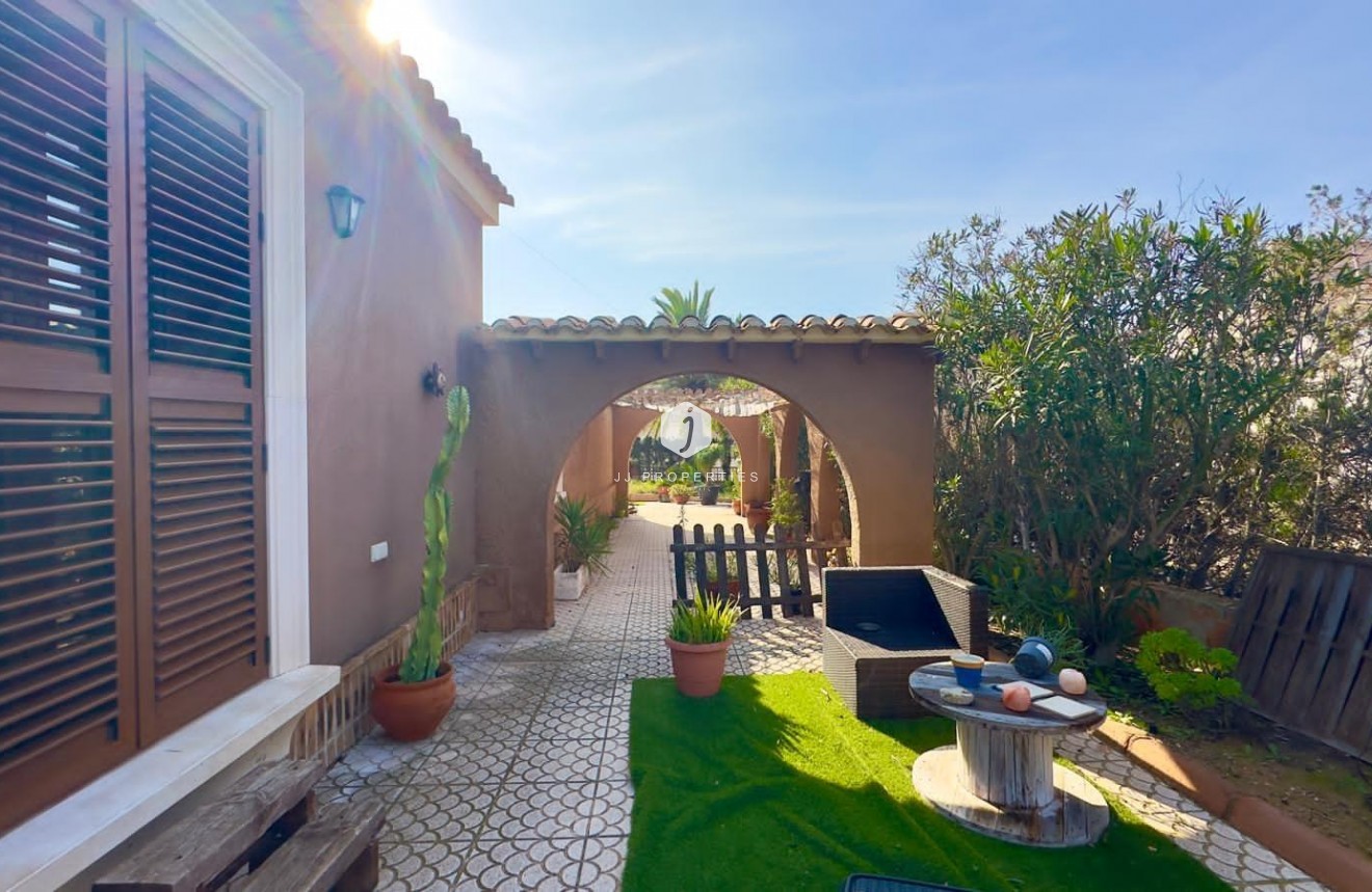 Resale - Villa -
Torrevieja - Torreblanca