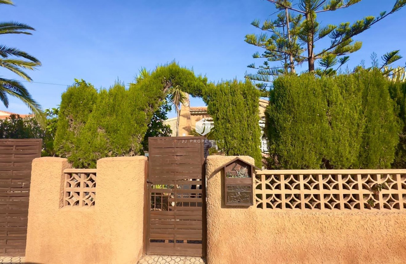 Resale - Villa -
Torrevieja - Torreblanca