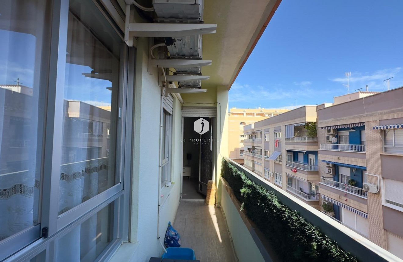 Aus zweiter Hand - Wohnung -
Torrevieja - Centro