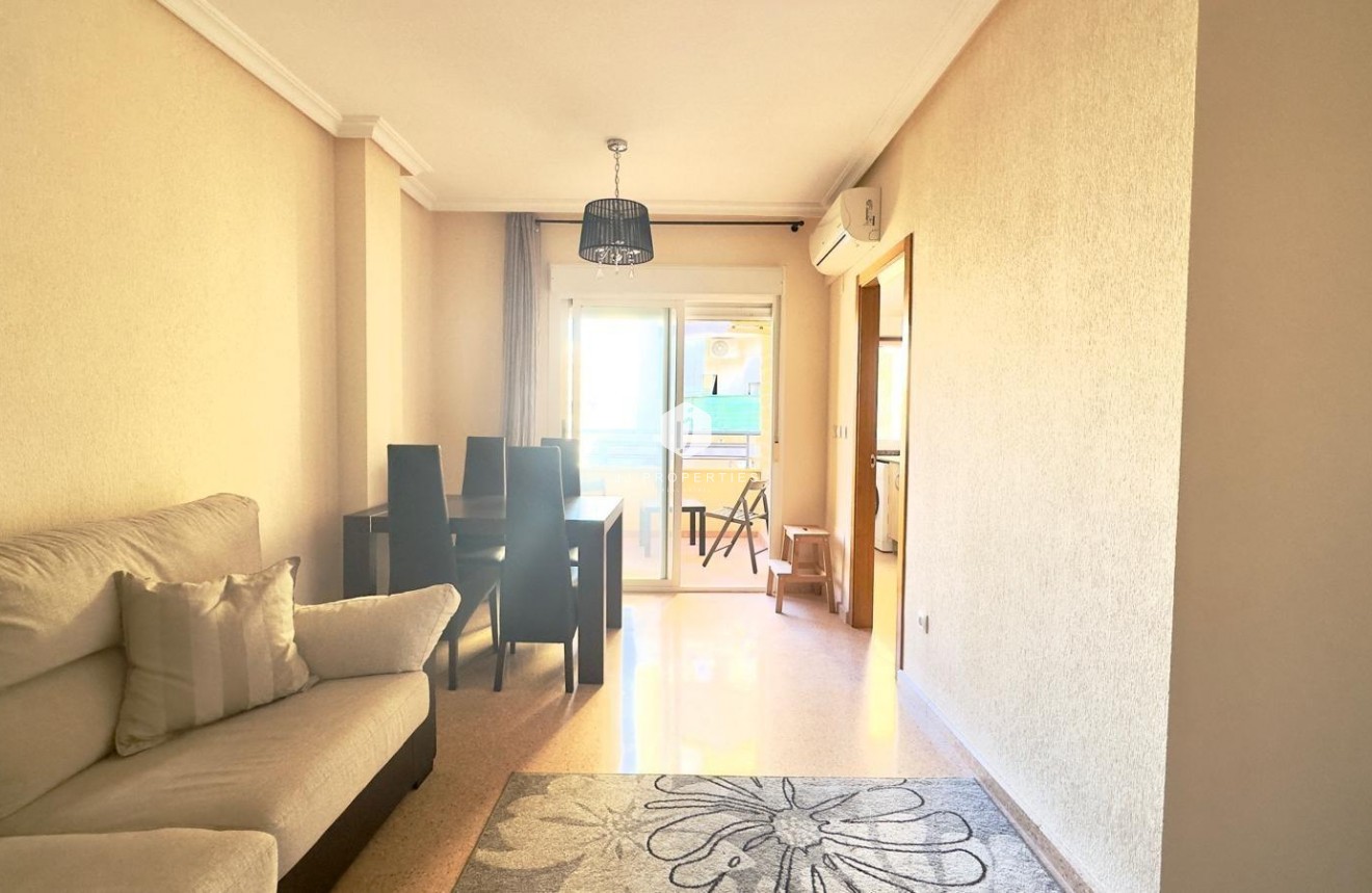 Segunda mano - Apartamento / piso -
Torrevieja