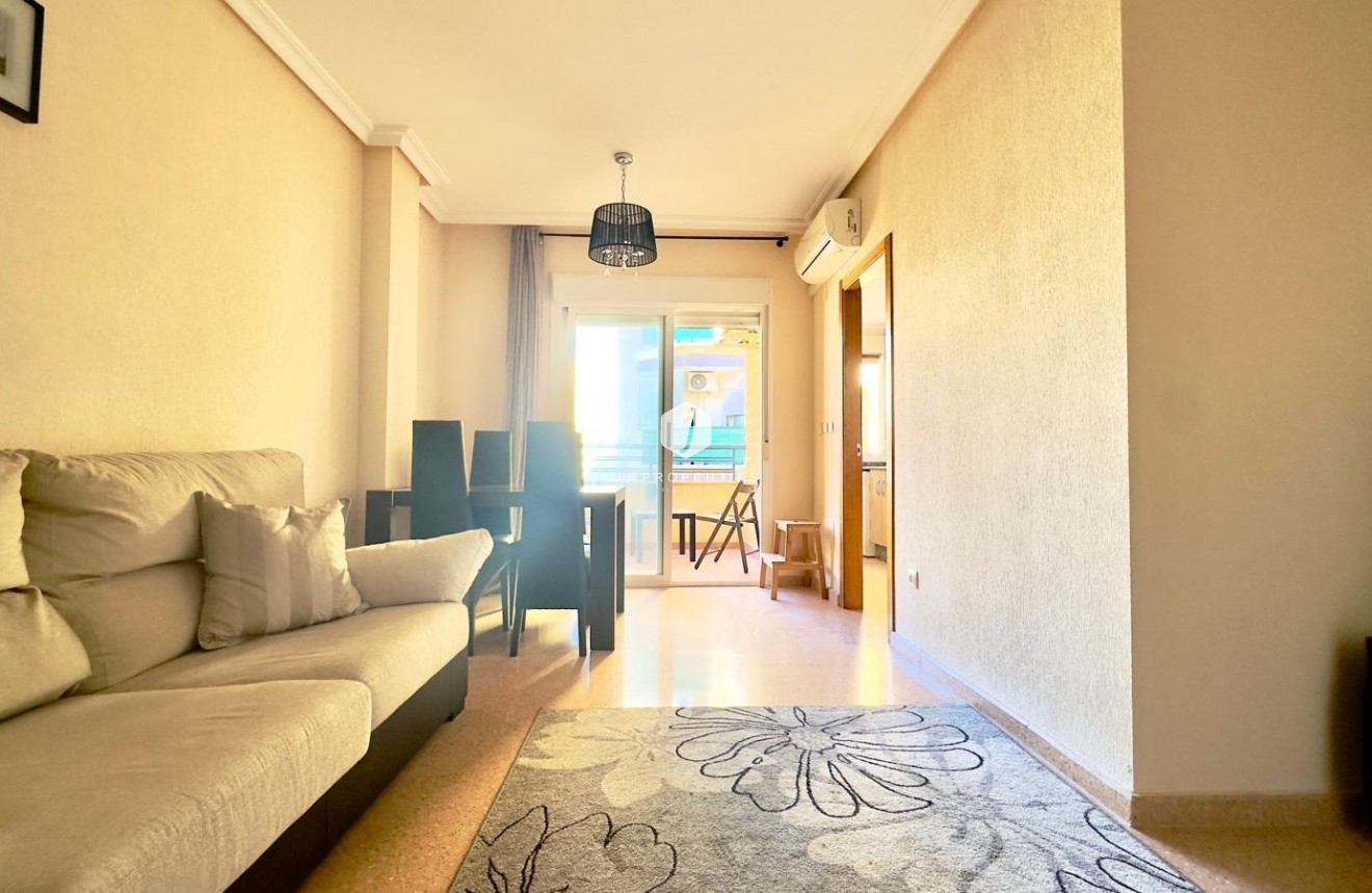 Segunda mano - Apartamento / piso -
Torrevieja