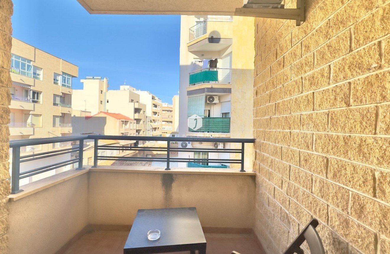 Segunda mano - Apartamento / piso -
Torrevieja