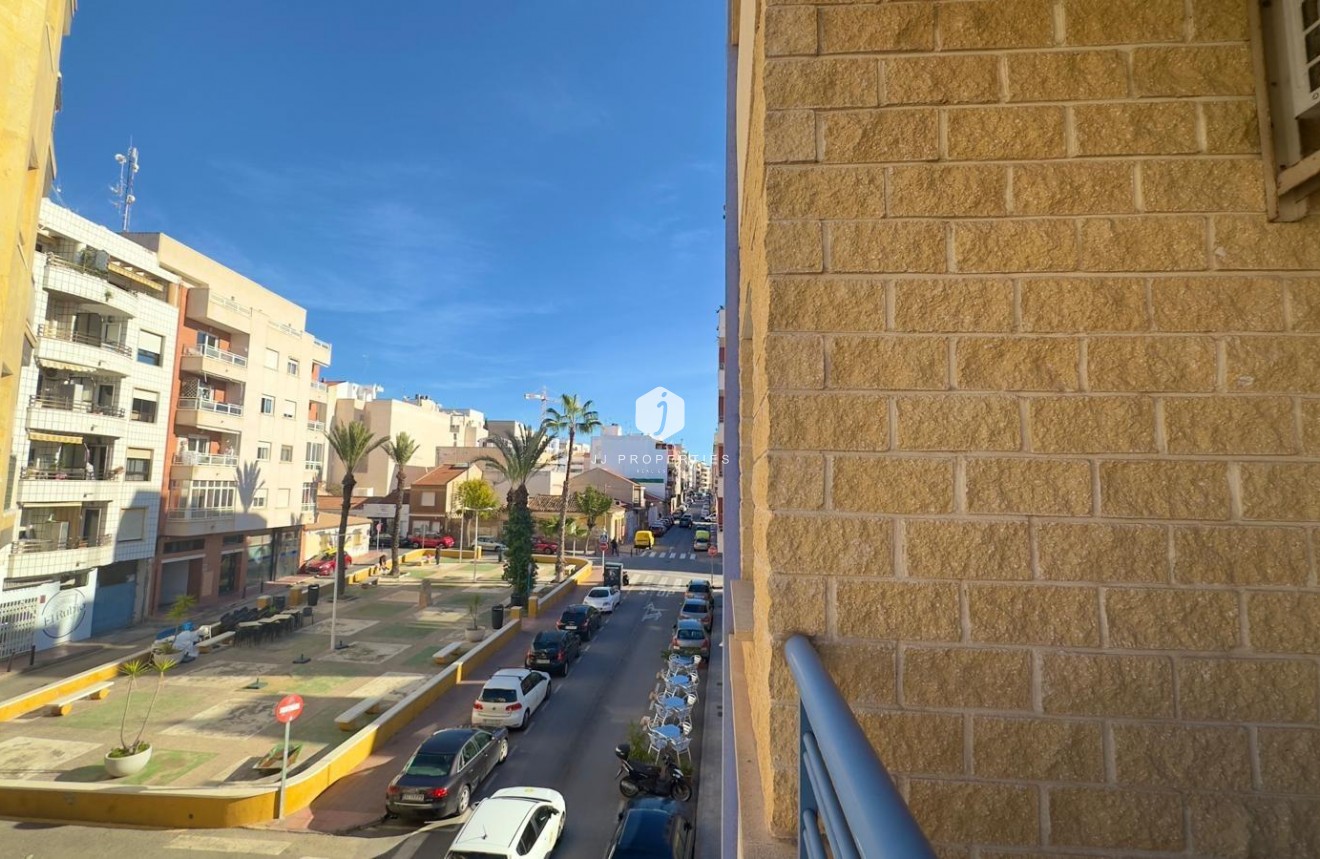 Segunda mano - Apartamento / piso -
Torrevieja