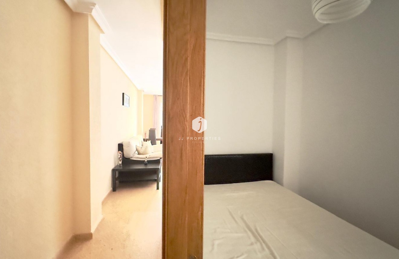 Segunda mano - Apartamento / piso -
Torrevieja