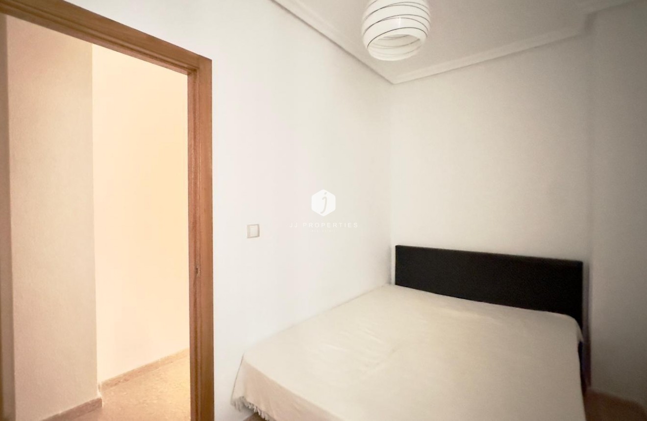 Segunda mano - Apartamento / piso -
Torrevieja