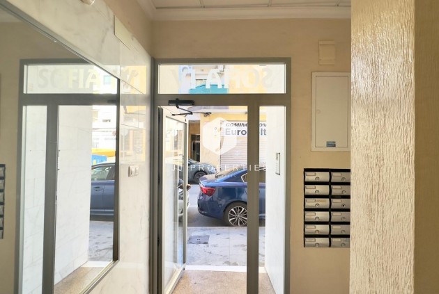 Segunda mano - Apartamento / piso -
Torrevieja