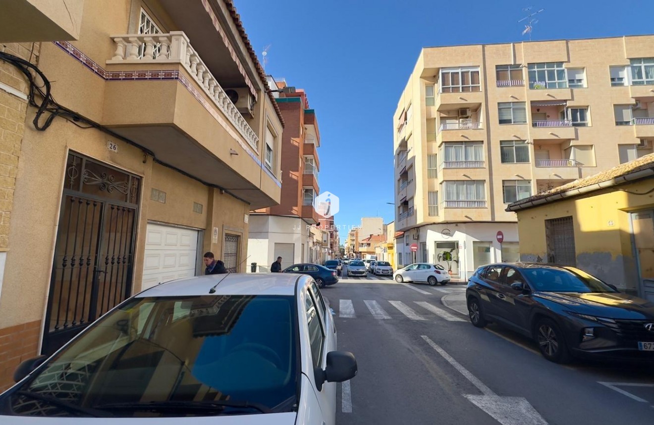 Segunda mano - Apartamento / piso -
Torrevieja