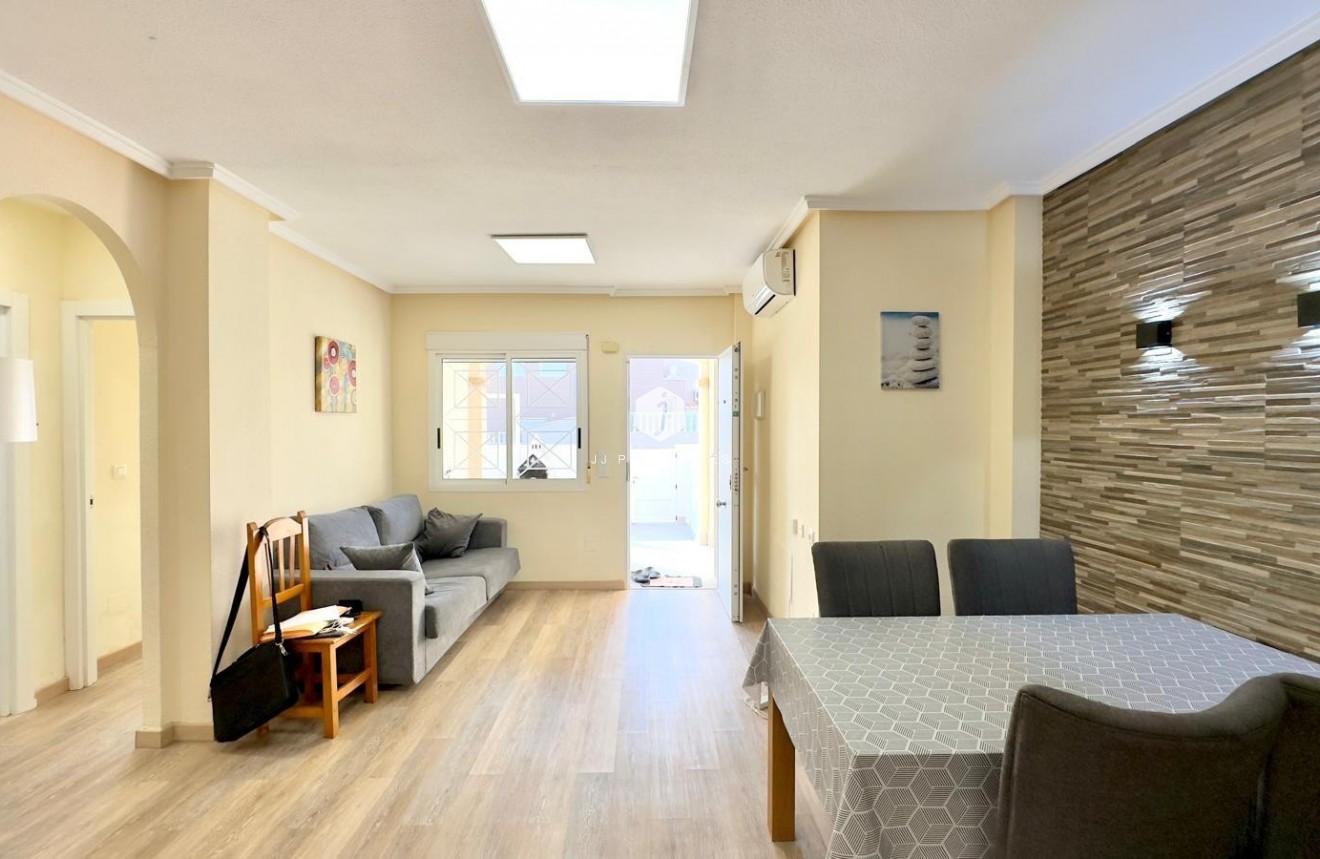 Resale - Bungalow -
Torrevieja - Torreblanca