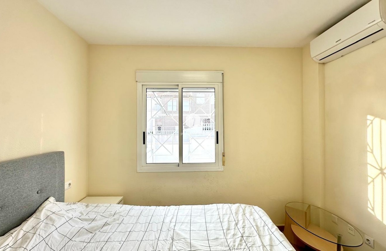 Resale - Bungalow -
Torrevieja - Torreblanca