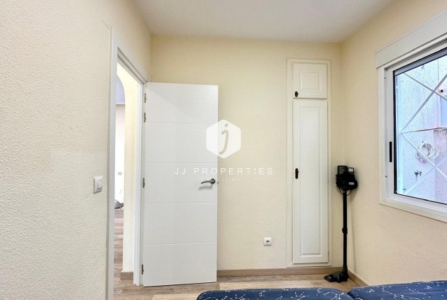 Resale - Bungalow -
Torrevieja - Torreblanca