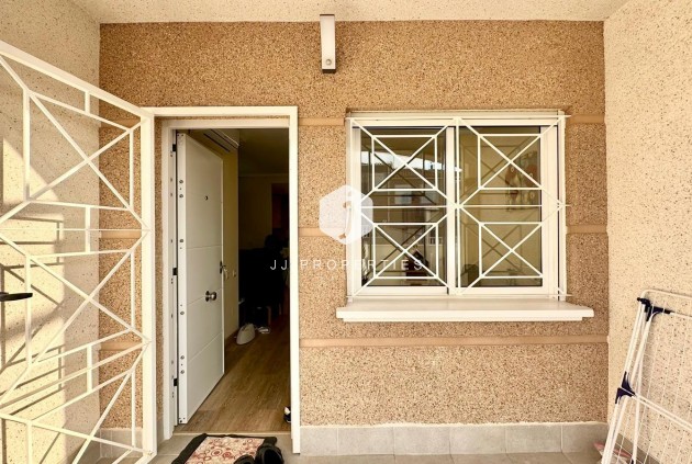 Resale - Bungalow -
Torrevieja - Torreblanca