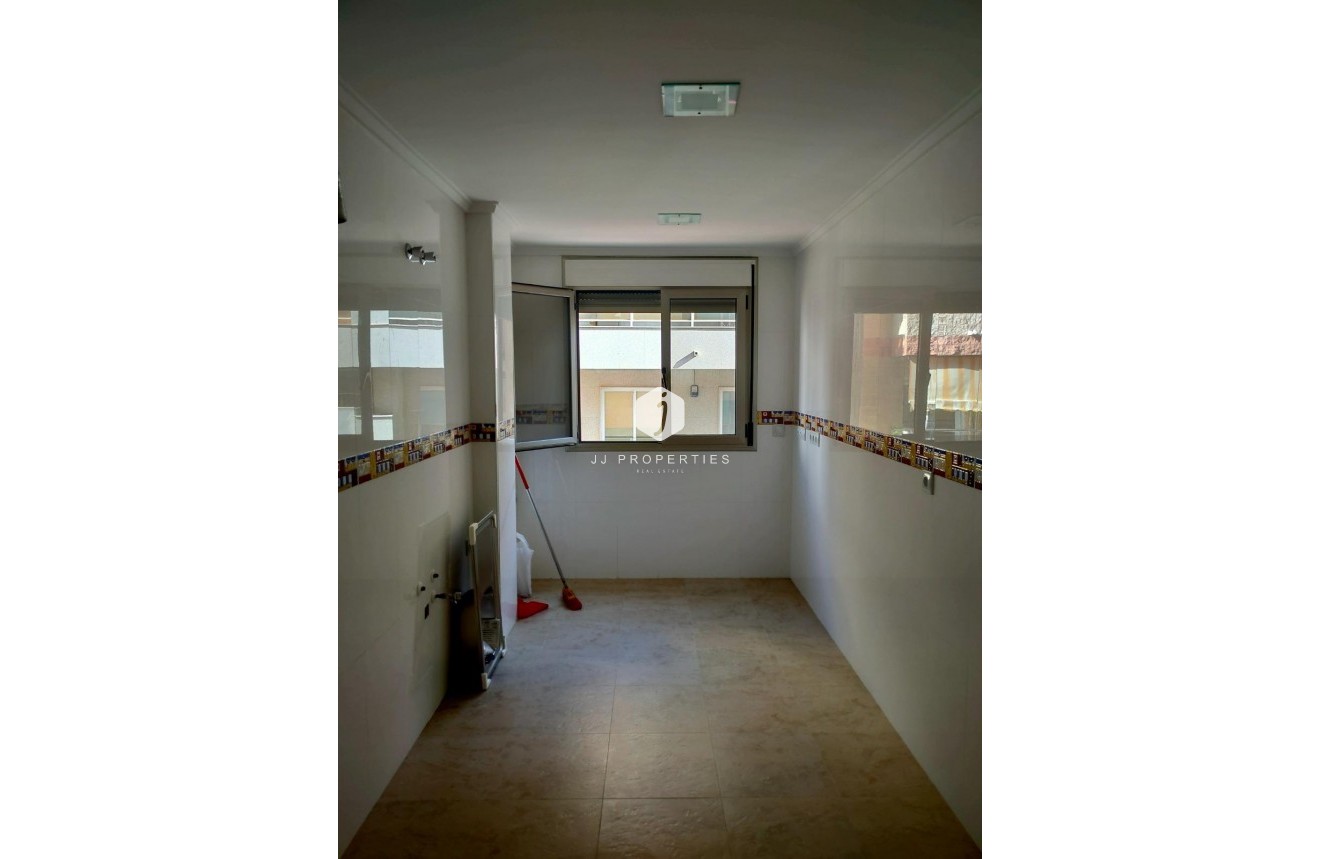 Resale - Apartment / flat -
Torrevieja - Estacion de autobuses