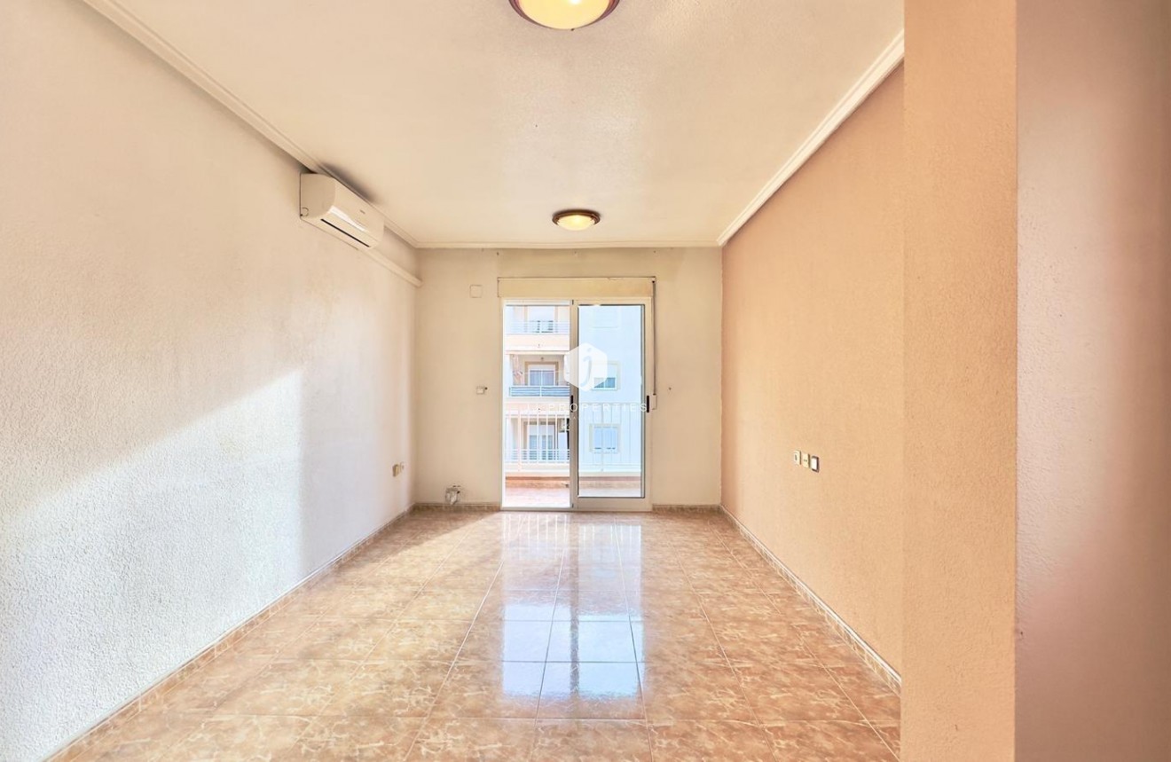 Resale - Apartment / flat -
Torrevieja - Playa del Cura