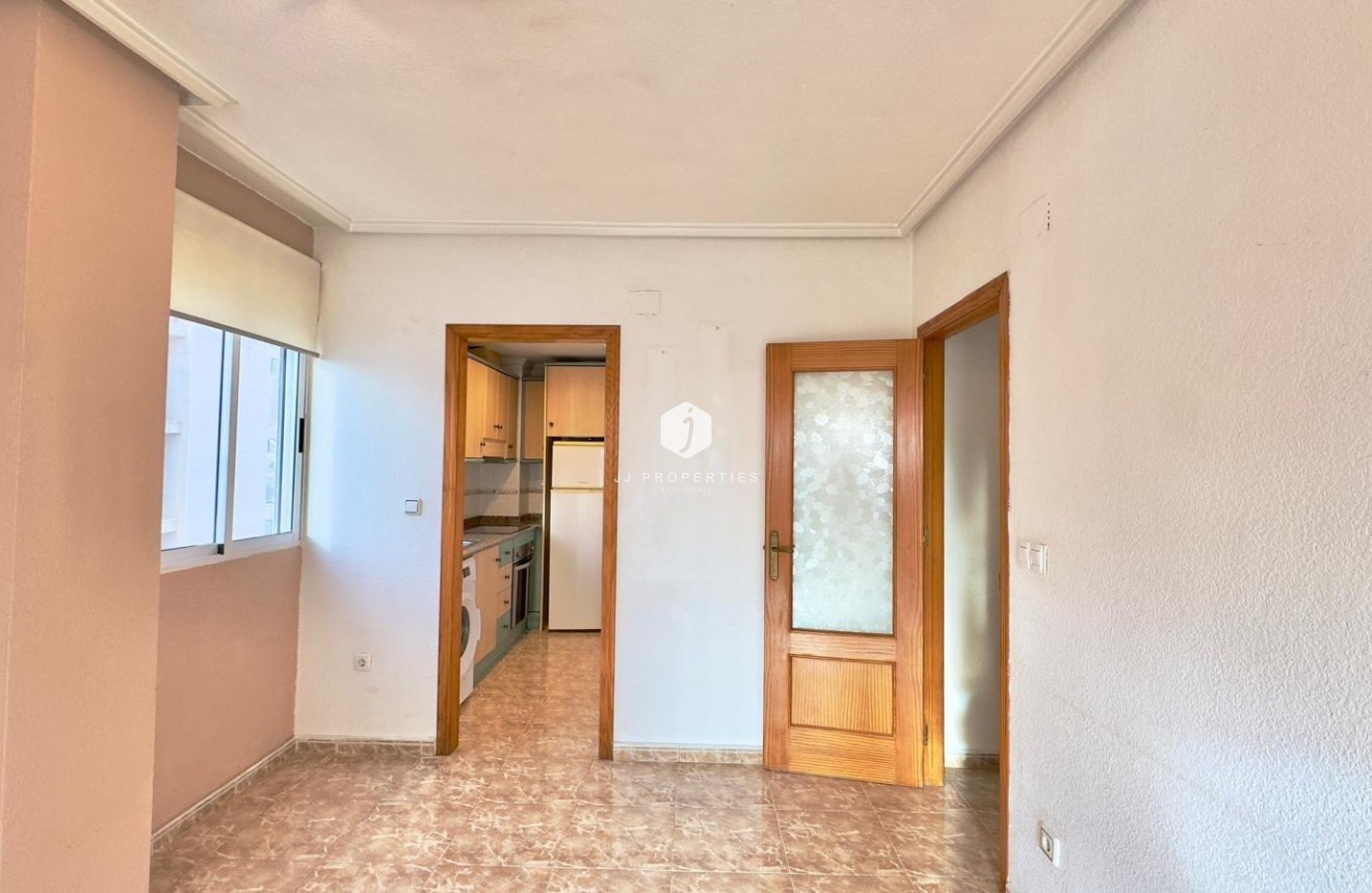 Resale - Apartment / flat -
Torrevieja - Playa del Cura
