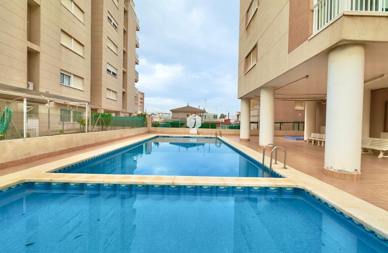 Resale - Apartment / flat -
Torrevieja - Playa del Cura