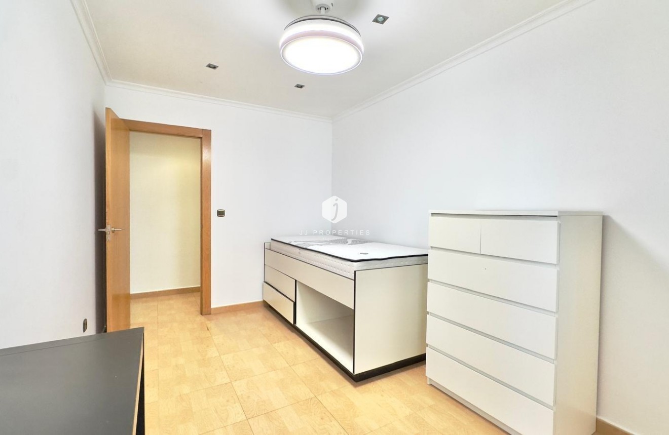 Resale - Apartment / flat -
Torrevieja - Centro