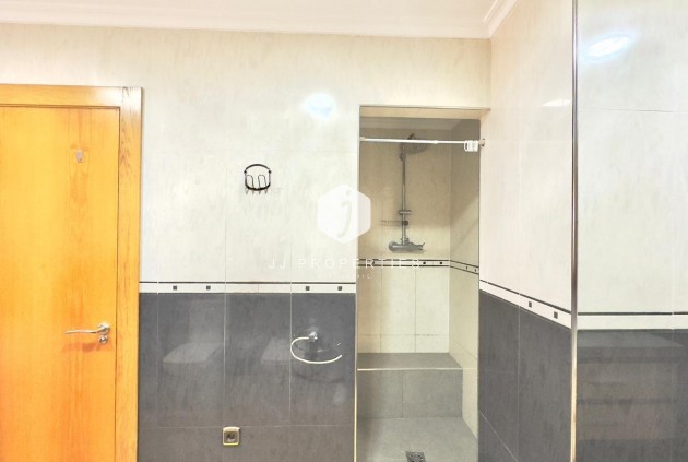 Resale - Apartment / flat -
Torrevieja - Centro