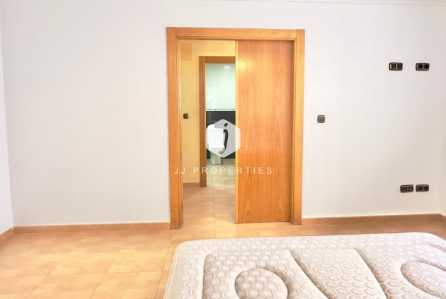 Resale - Apartment / flat -
Torrevieja - Centro