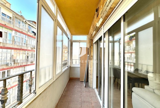Resale - Apartment / flat -
Torrevieja - Centro