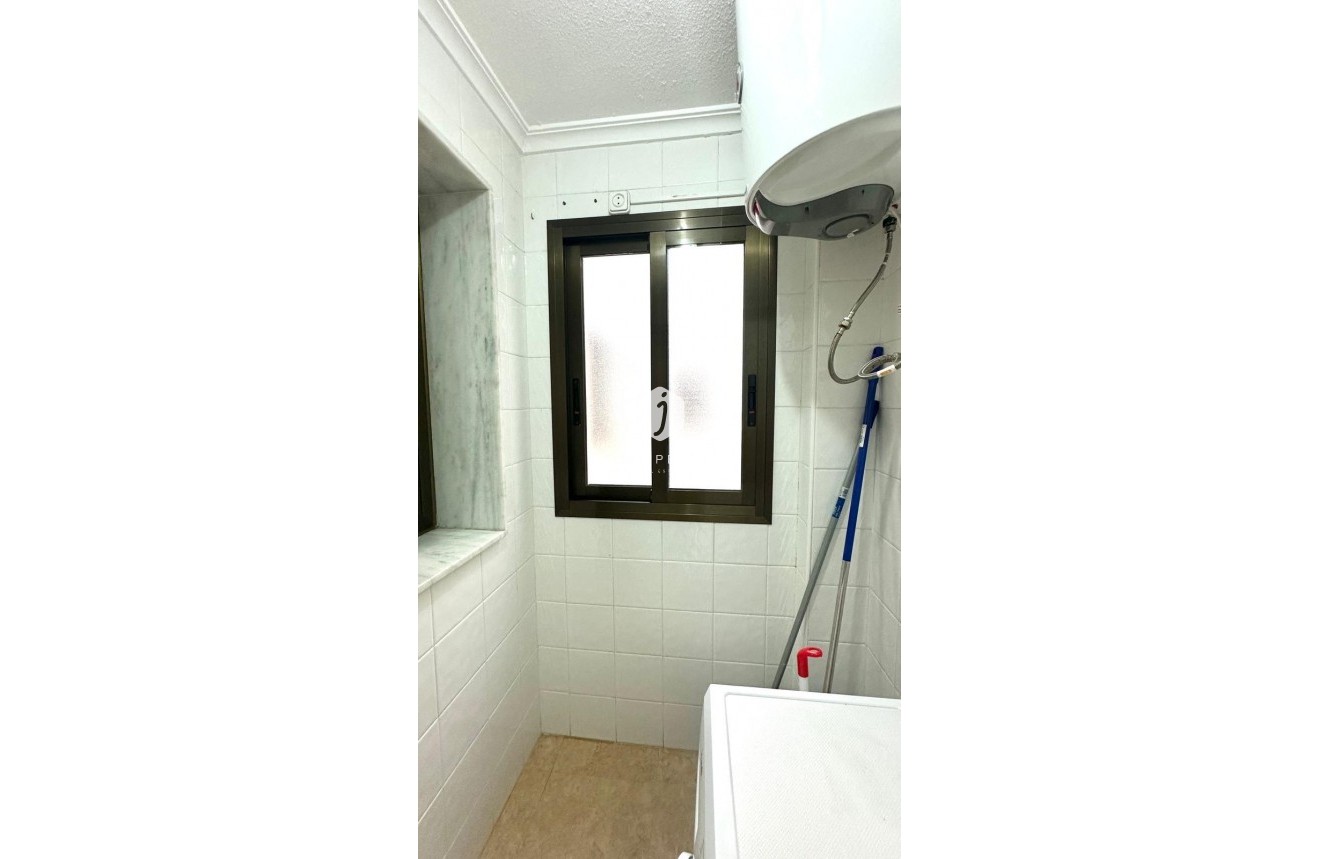 Segunda mano - Apartamento / piso -
Torrevieja