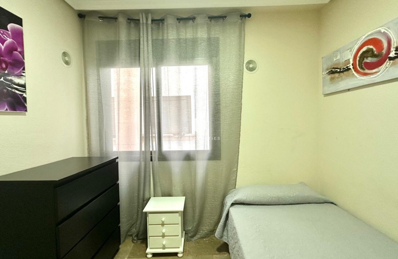 Segunda mano - Apartamento / piso -
Torrevieja