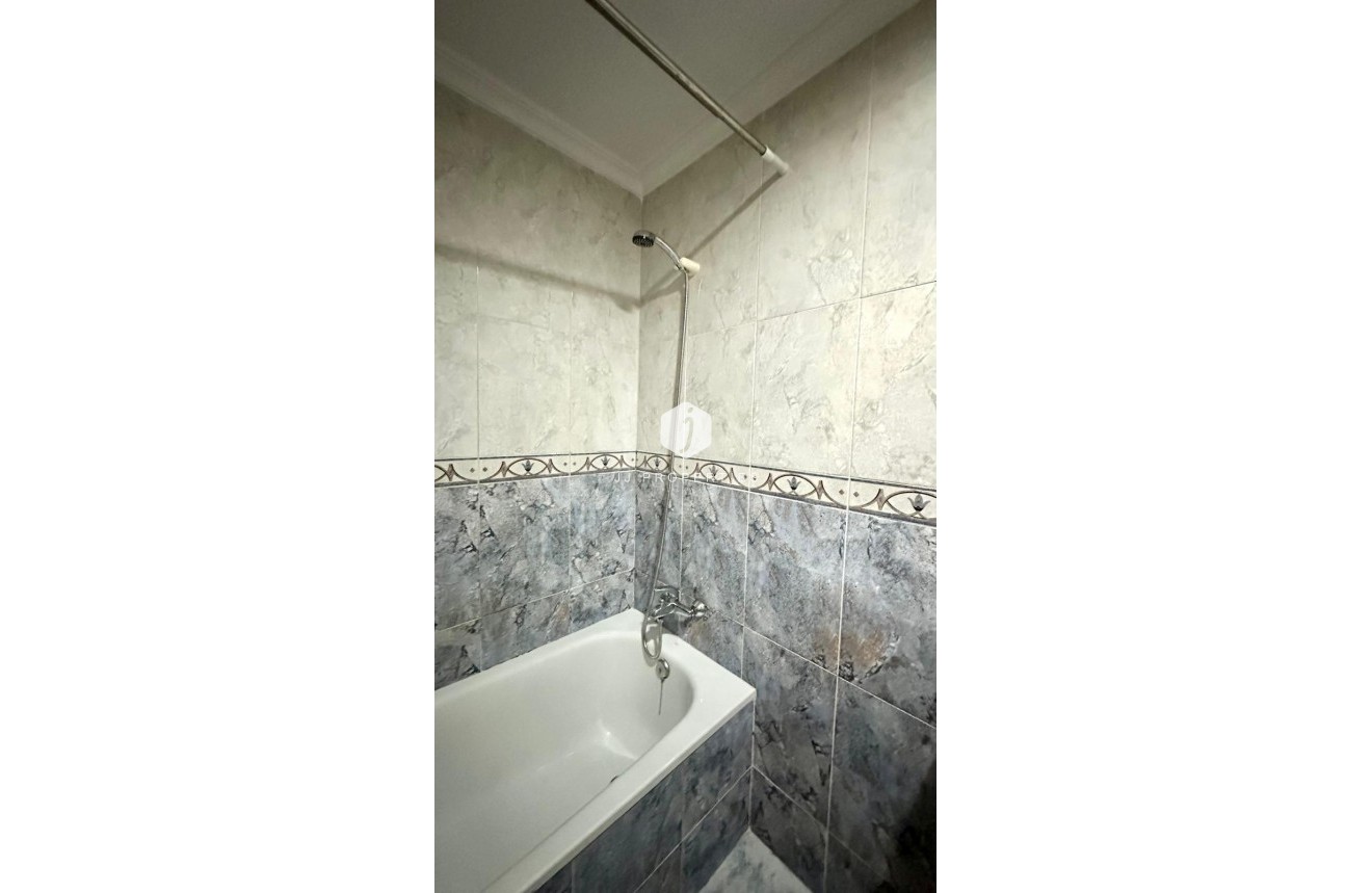 Segunda mano - Apartamento / piso -
Torrevieja