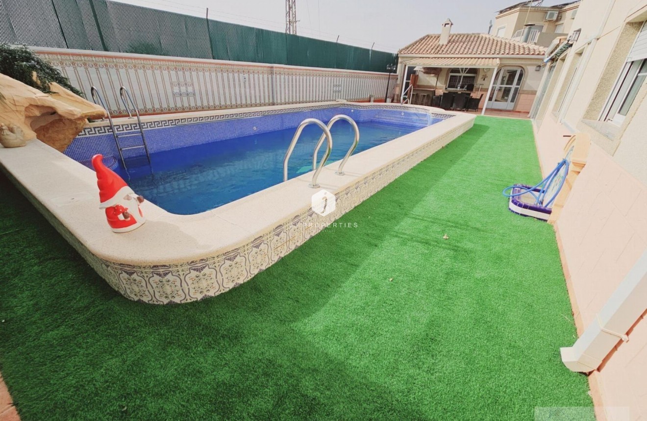 Resale - Villa -
Torrevieja - La Siesta - El Salado - Torreta