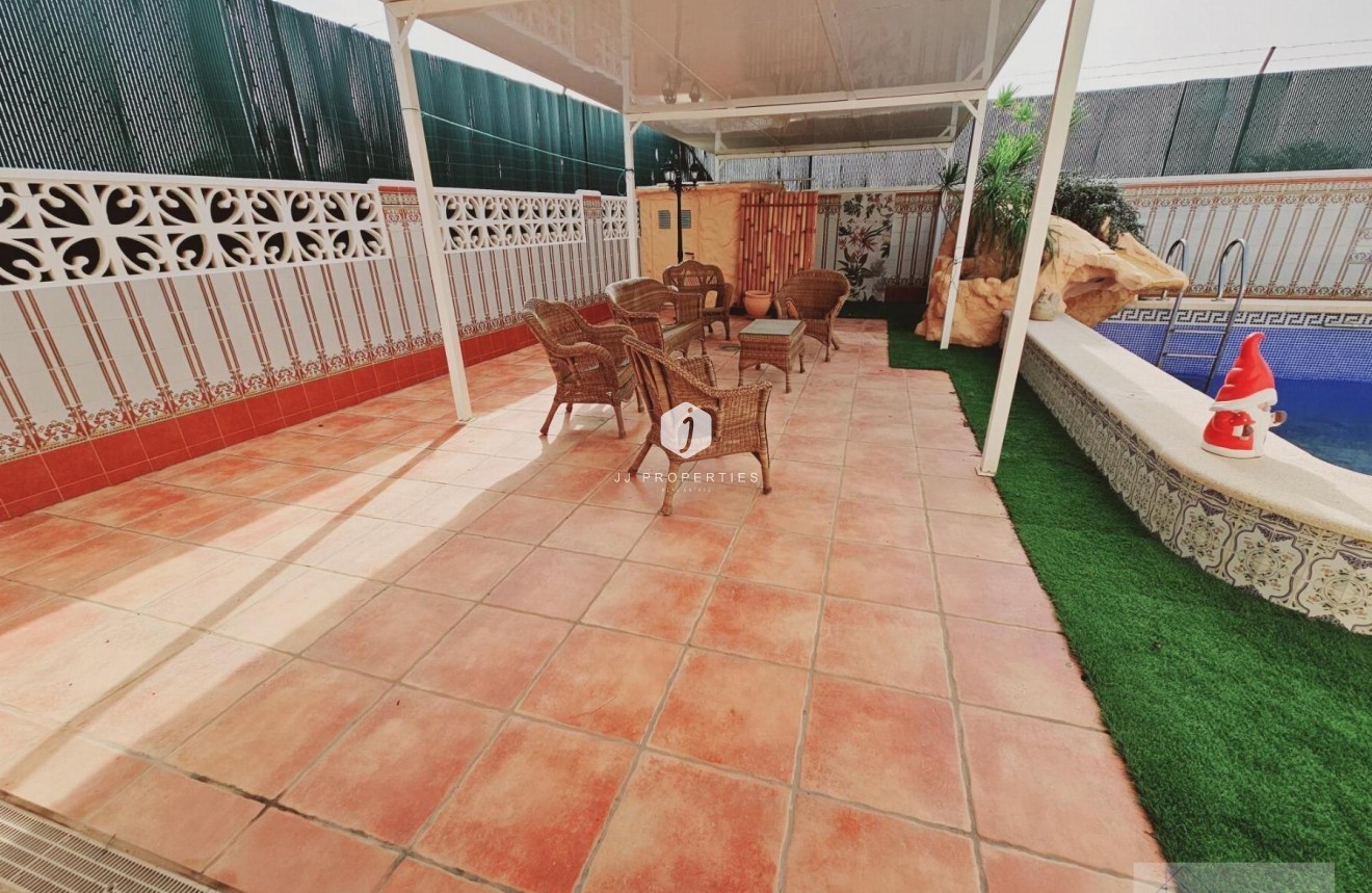 Resale - Villa -
Torrevieja - La Siesta - El Salado - Torreta