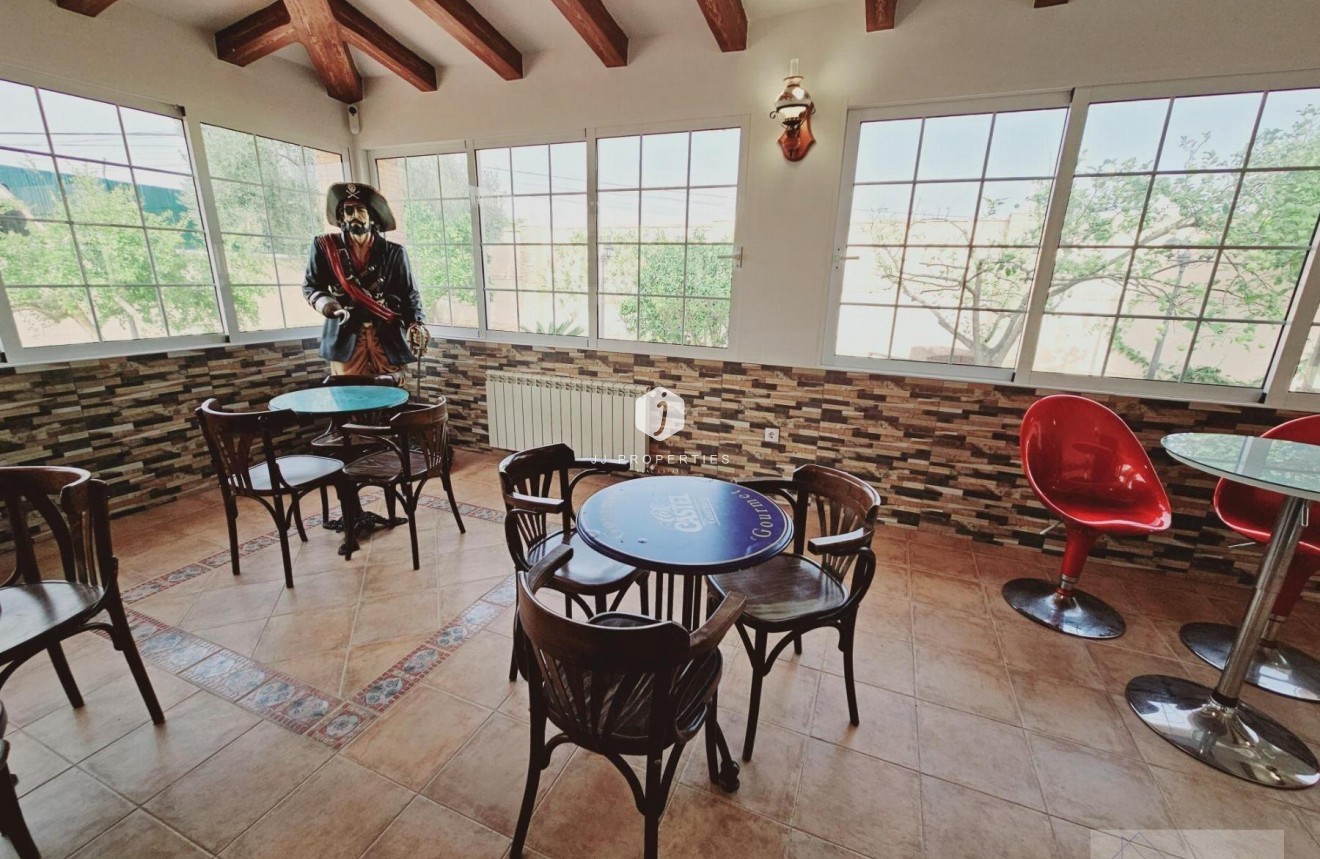 Resale - Villa -
Torrevieja - La Siesta - El Salado - Torreta