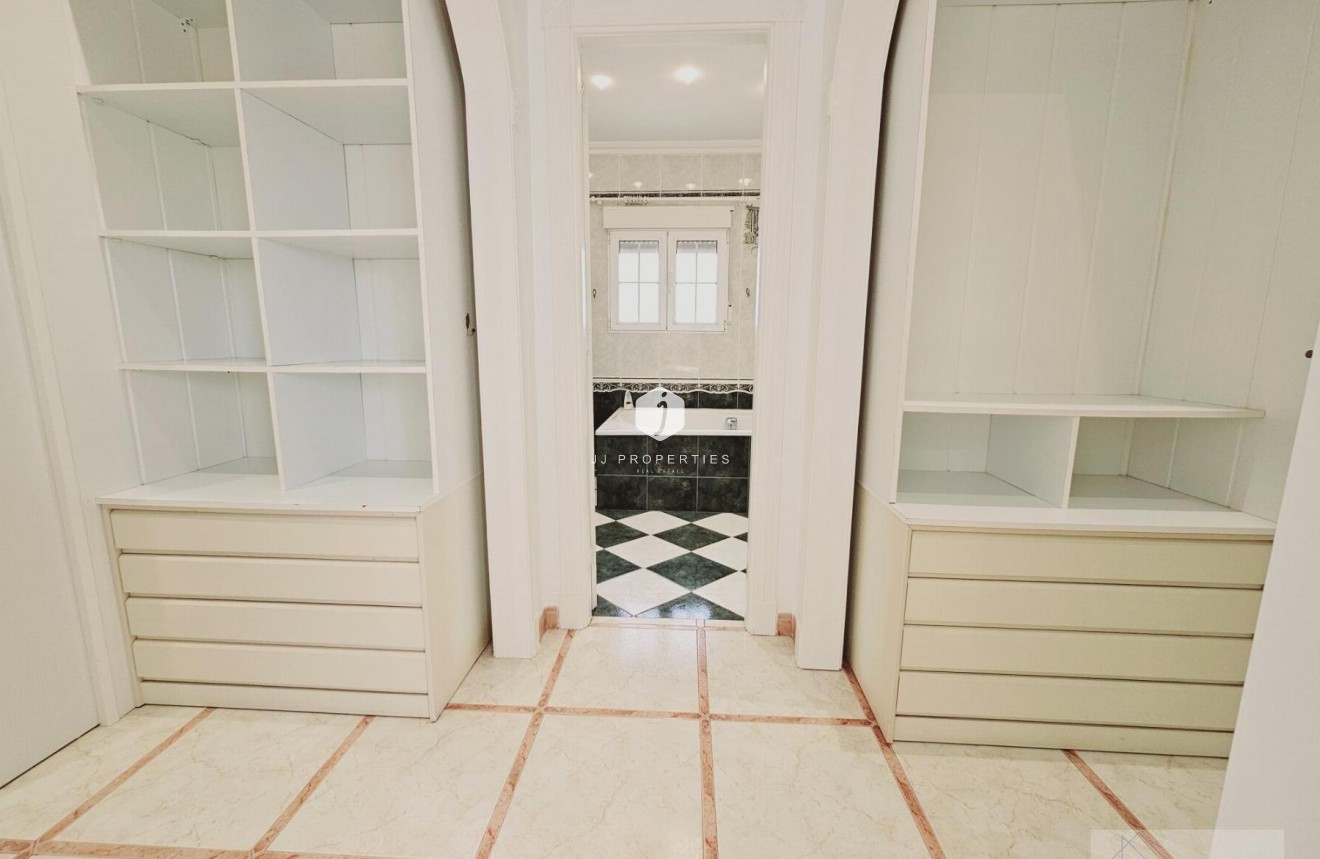 Resale - Villa -
Torrevieja - La Siesta - El Salado - Torreta