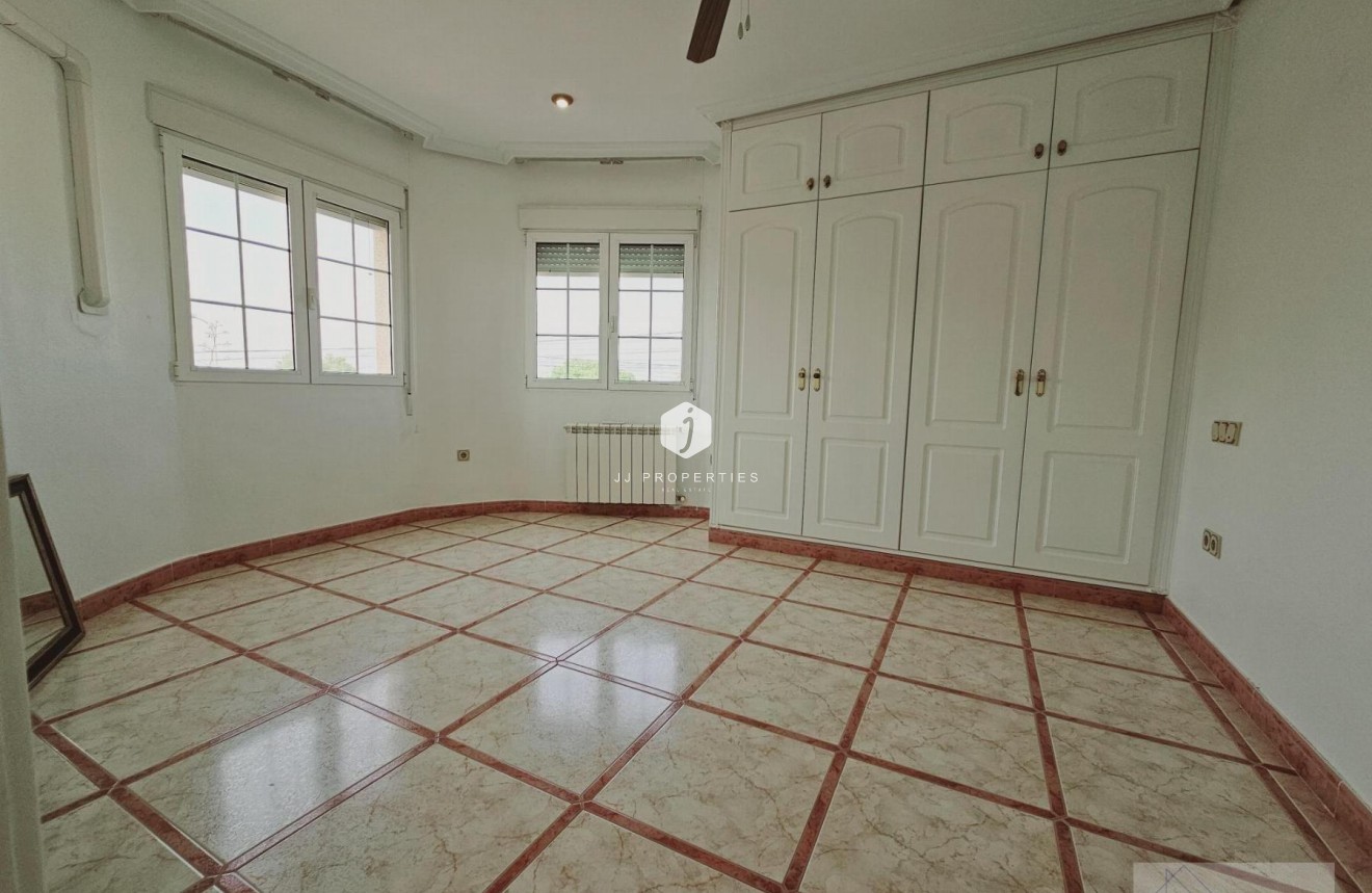 Resale - Villa -
Torrevieja - La Siesta - El Salado - Torreta