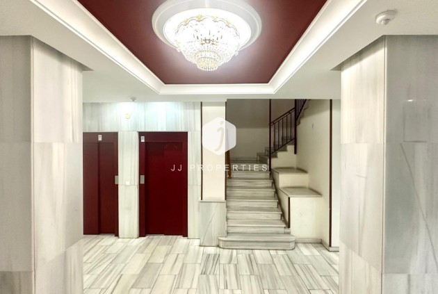 Resale - Apartment / flat -
Torrevieja - Centro