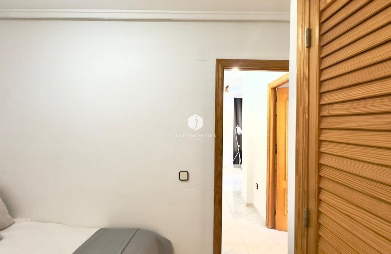 Resale - Apartment / flat -
Torrevieja - Playa del Cura