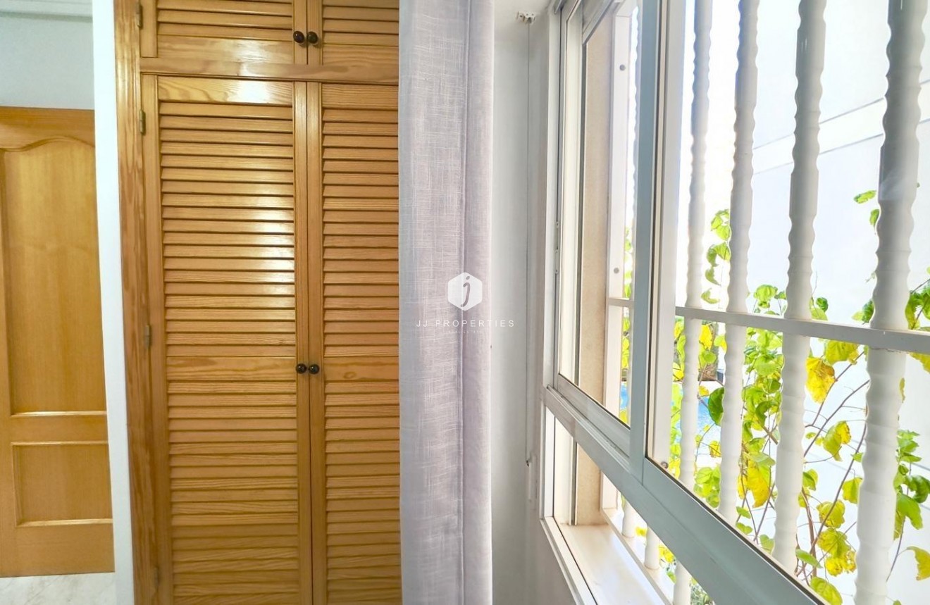 Resale - Apartment / flat -
Torrevieja - Playa del Cura