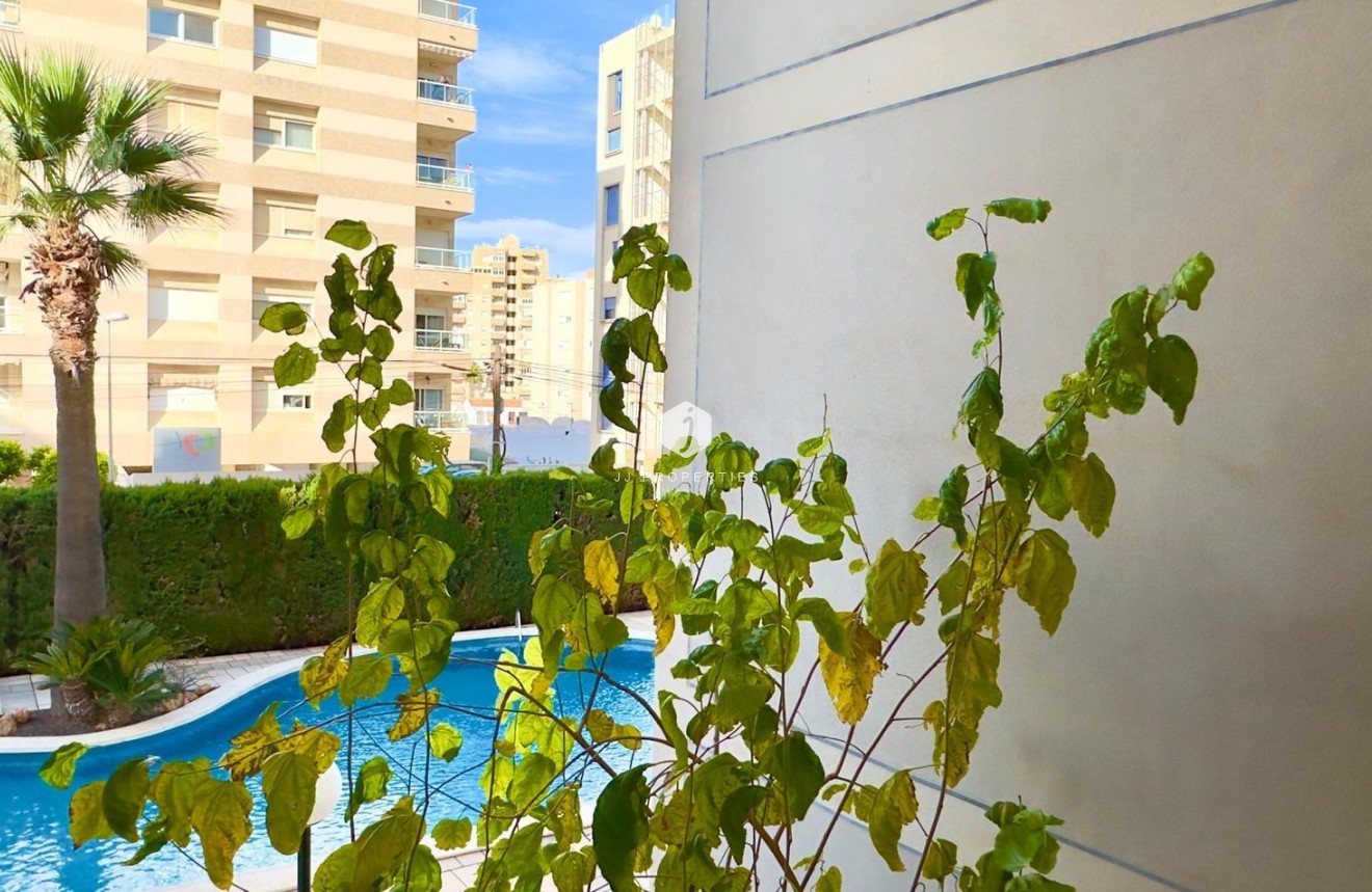 Resale - Apartment / flat -
Torrevieja - Playa del Cura