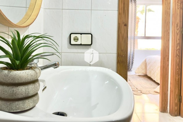 Resale - Apartment / flat -
Torrevieja - Playa del Cura