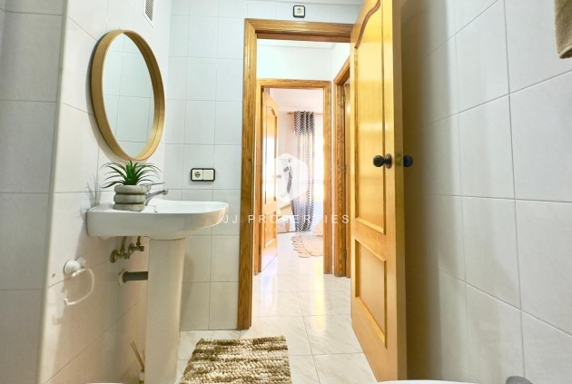 Resale - Apartment / flat -
Torrevieja - Playa del Cura